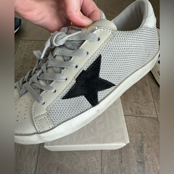 Golden Goose Superstar Sneakers with Black Star - Picture 2 of 7